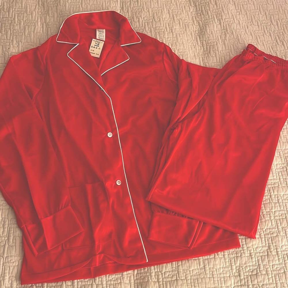 Vintage Sears Bright‎ Red🔥with White Piping Pajama Set: Top & Pants❤️